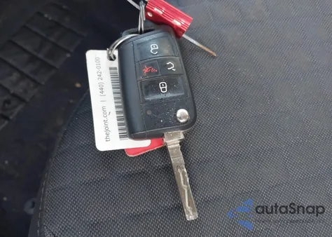 2018 Volkswagen Tiguan 2.0T S z USA, uszkodzony, nr VIN 3VV0B7AX6JM094559